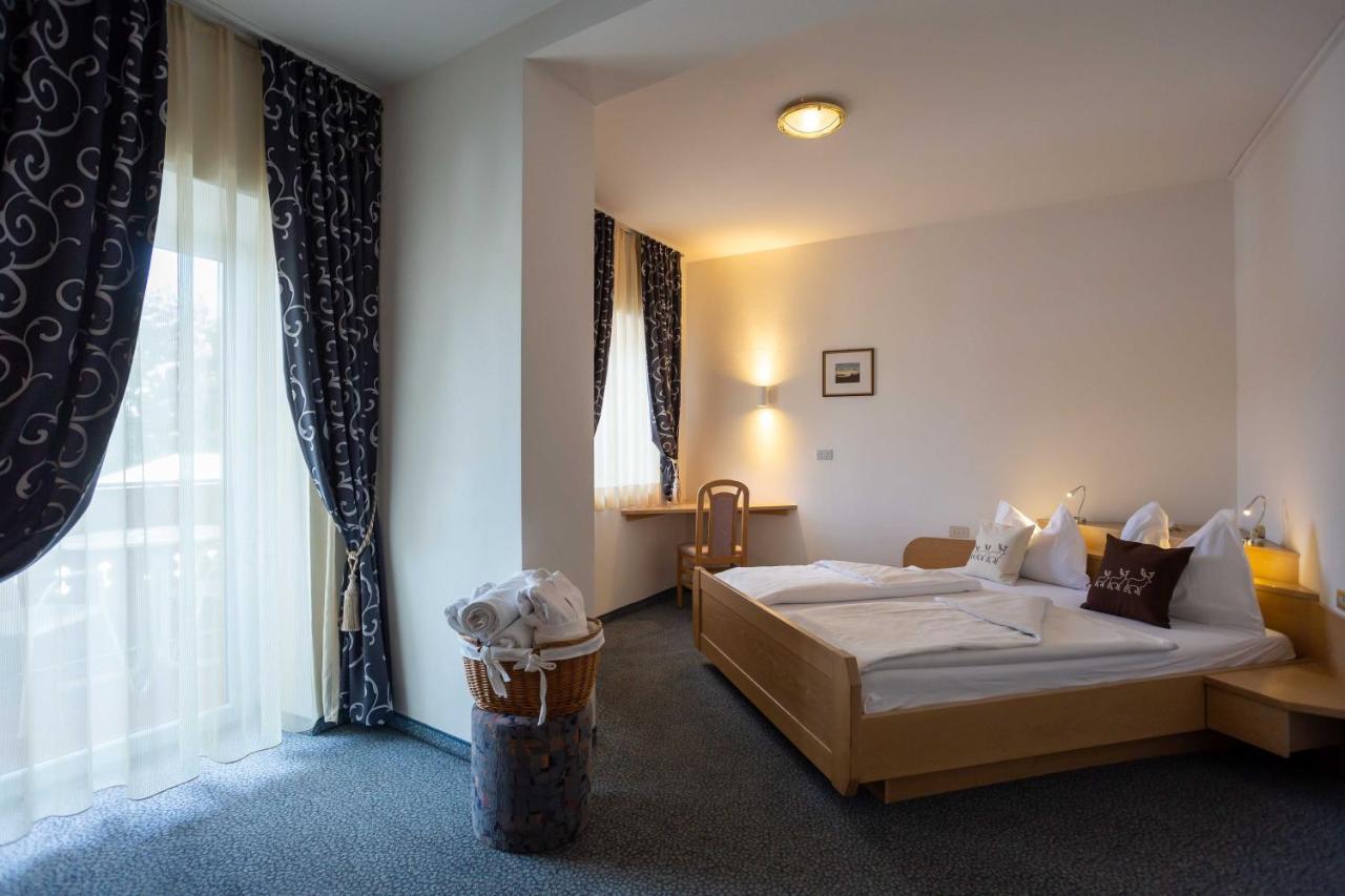 Hotel Martinerhof San Lorenzo di Sebato Exteriör bild