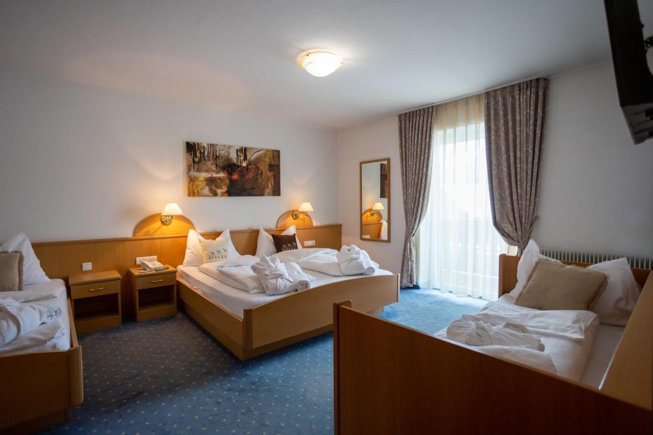 Hotel Martinerhof San Lorenzo di Sebato Exteriör bild